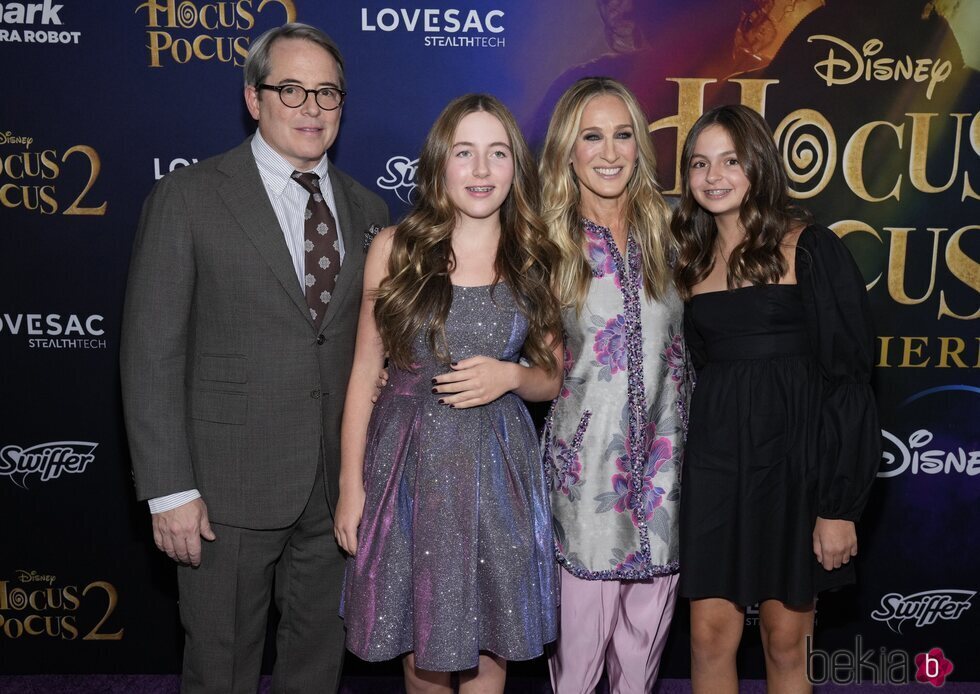 Sarah Jessica Parker en la presentación de 'Hocus Pocus 2' con sus hijas y su marido