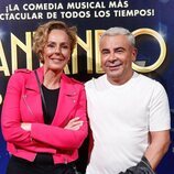 Rocío Carrasco y Jorge Javier Vázquez en el estreno del musical 'Cantando bajo la lluvia'