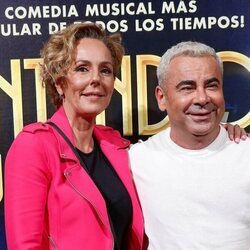 Rocío Carrasco y Jorge Javier Vázquez en la premiere del musical 'Cantando bajo la lluvia'