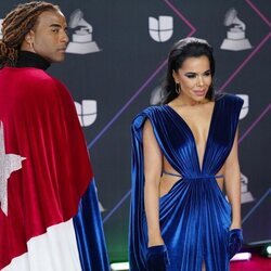Yotuel Romero y Beatriz Luengo en los Latin Grammy 2021 en Las Vegas