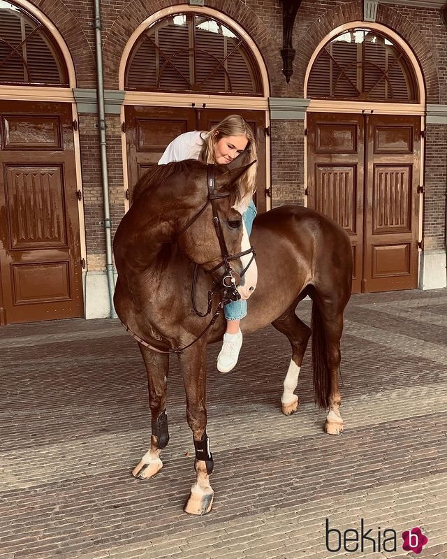 Amalia de Holanda montada en su caballo Mojito