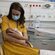 Kate Middleton con un bebé en brazos en el Royal Surrey County Hospital