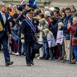 Guillermo Alejandro de Holanda y Carlos Gustavo de Suecia en la bienvenida a los Reyes de Holanda por su Visita de Estado a Suecia