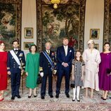 Estelle de Suecia y otros miembros de la Familia Real Sueca con Guillermo Alejandro y Máxima de Holanda en el Palacio Real de Estocolmo
