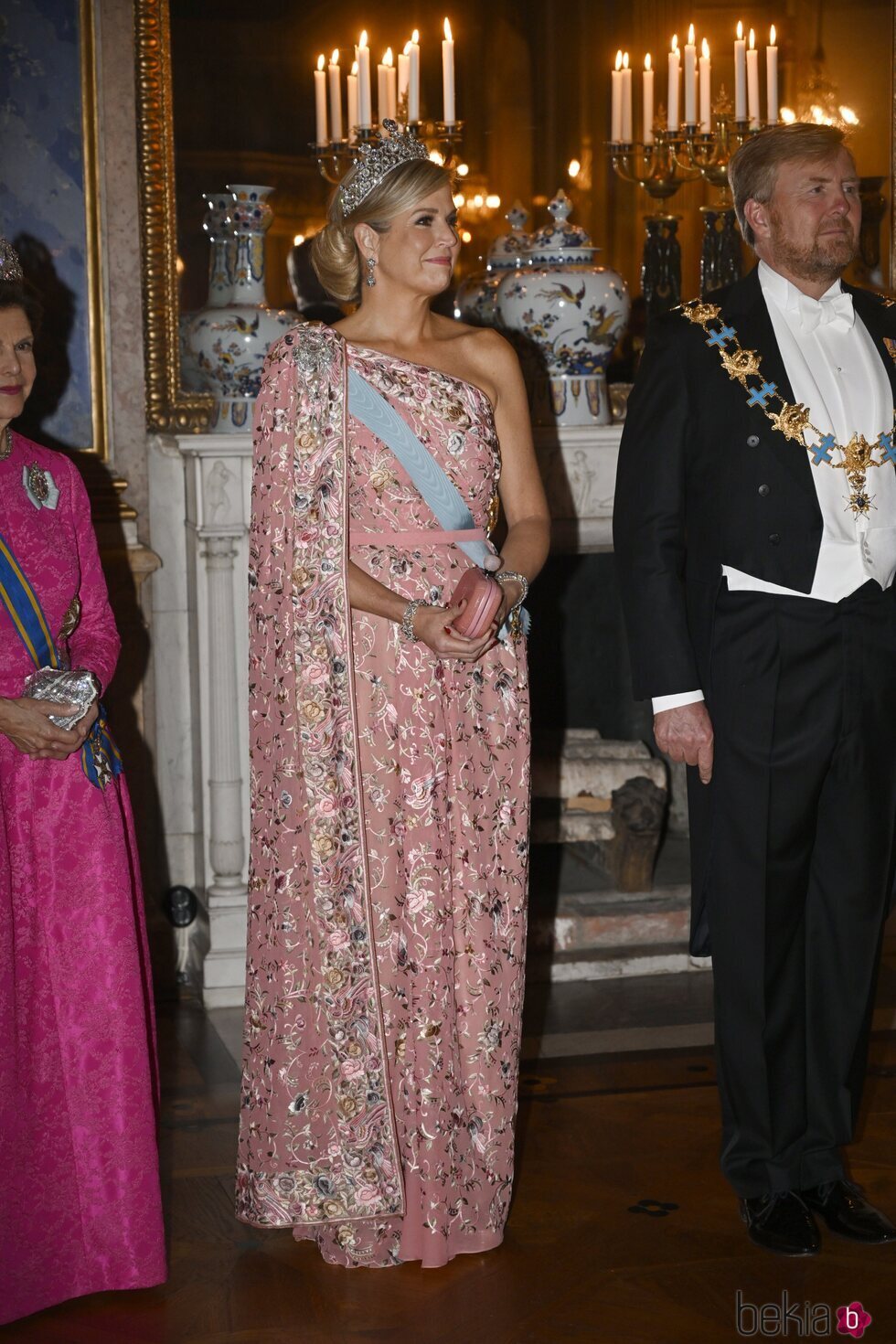 Máxima de Holanda luce la tiara Estuardo en la cena de gala ofrecida por los Reyes de Suecia con motivo de la Visita de Estado al país