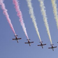 La Patrulla Águila pinta en el cielo de Madrid los colores de la bandera de España en el desfile militar por la Fiesta Nacional 2022