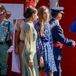 La Reina Letizia y la Infanta Sofía en el desfile militar por la Fiesta Nacional 2022