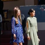 La Infanta Sofía y la Reina Letizia en el desfile militar por la Fiesta Nacional 2022