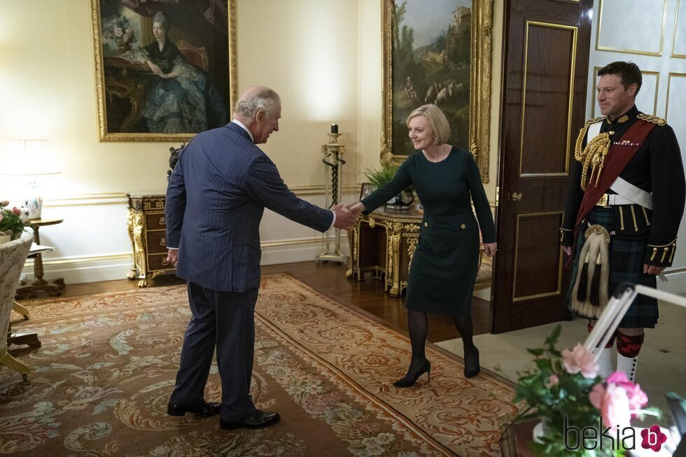 El Rey Carlos III recibe en audiencia a Liz Truss en Buckingham Palace