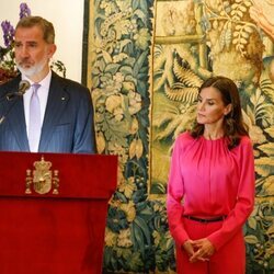 El Rey Felipe da un discurso en Berlín ante la mirada de la Reina Letizia