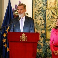 El Rey Felipe da un discurso en Berlín ante la mirada de la Reina Letizia