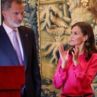 La Reina Letizia aplaude al Rey Felipe VI tras su discurso en Berlín