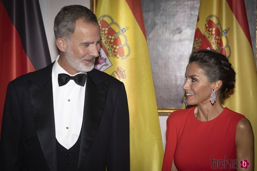 Los Reyes Felipe y Letizia, muy cómplices en la cena de estado de su Viaje de Estado a Alemania