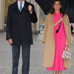 Los Reyes Felipe y Letizia en la Puerta de Brandeburgo en la Visita de Estado de los Reyes de España a Alemania