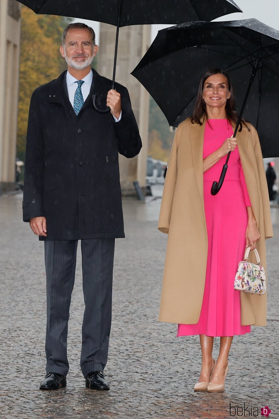 Los Reyes Felipe y Letizia en la Puerta de Brandeburgo en la Visita de Estado de los Reyes de España a Alemania
