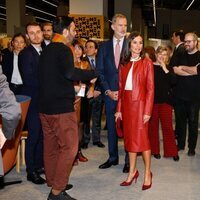 Los Reyes Felipe y Letizia recorriendo la Feria del Libro de Frankfurt 2022 en su Visita de Estado a Alemania