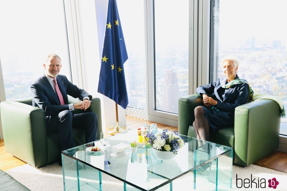 El Rey Felipe VI y Christine Lagarde en la sede del Banco Central Europeo en Frankfurt
