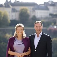 Guillermo y Stéphanie de Luxemburgo en un posado por sus 10 años de casados