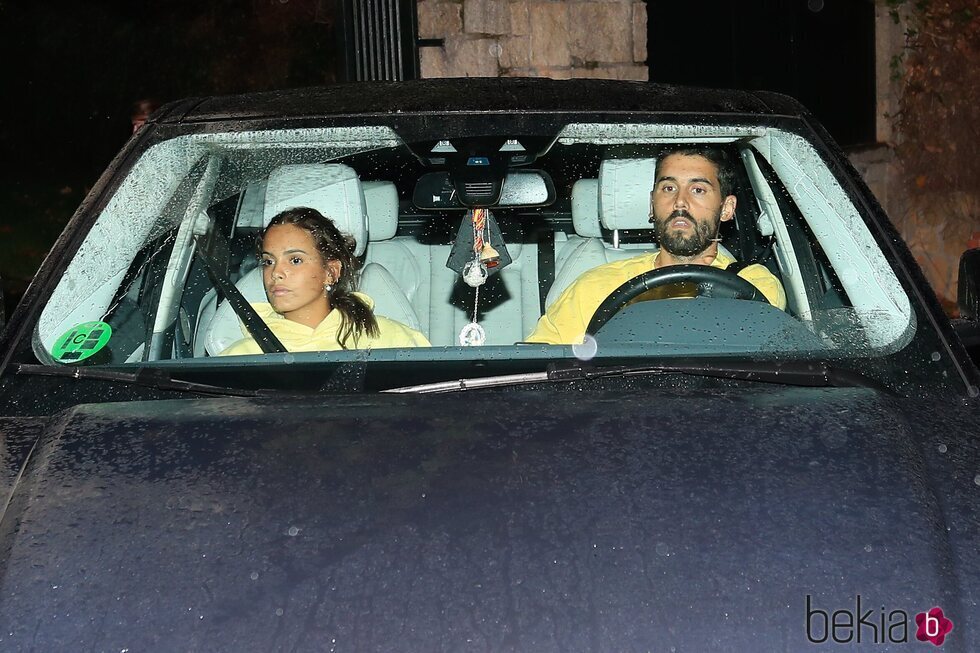 Gloria Camla y su novio David saliendo de casa de Ortega Cano