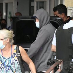Kiko Rivera saliendo del hospital tras sufrir un ictus
