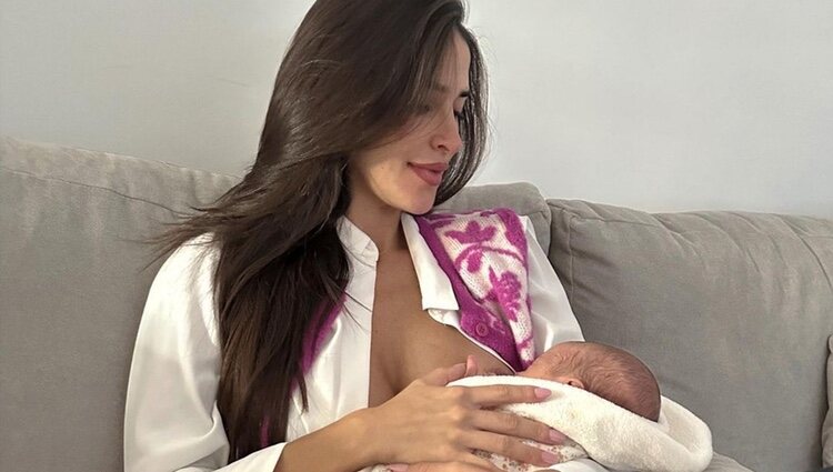Lidia Torrent con su hija recién nacida Elsa