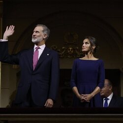 Los Reyes Felipe y Letizia en el palco real en el estreno de la ópera 'Aída' en el Teatro Real