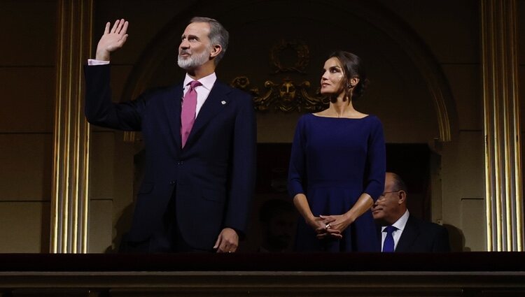 Los Reyes Felipe y Letizia en el palco real en el estreno de la ópera 'Aída' en el Teatro Real