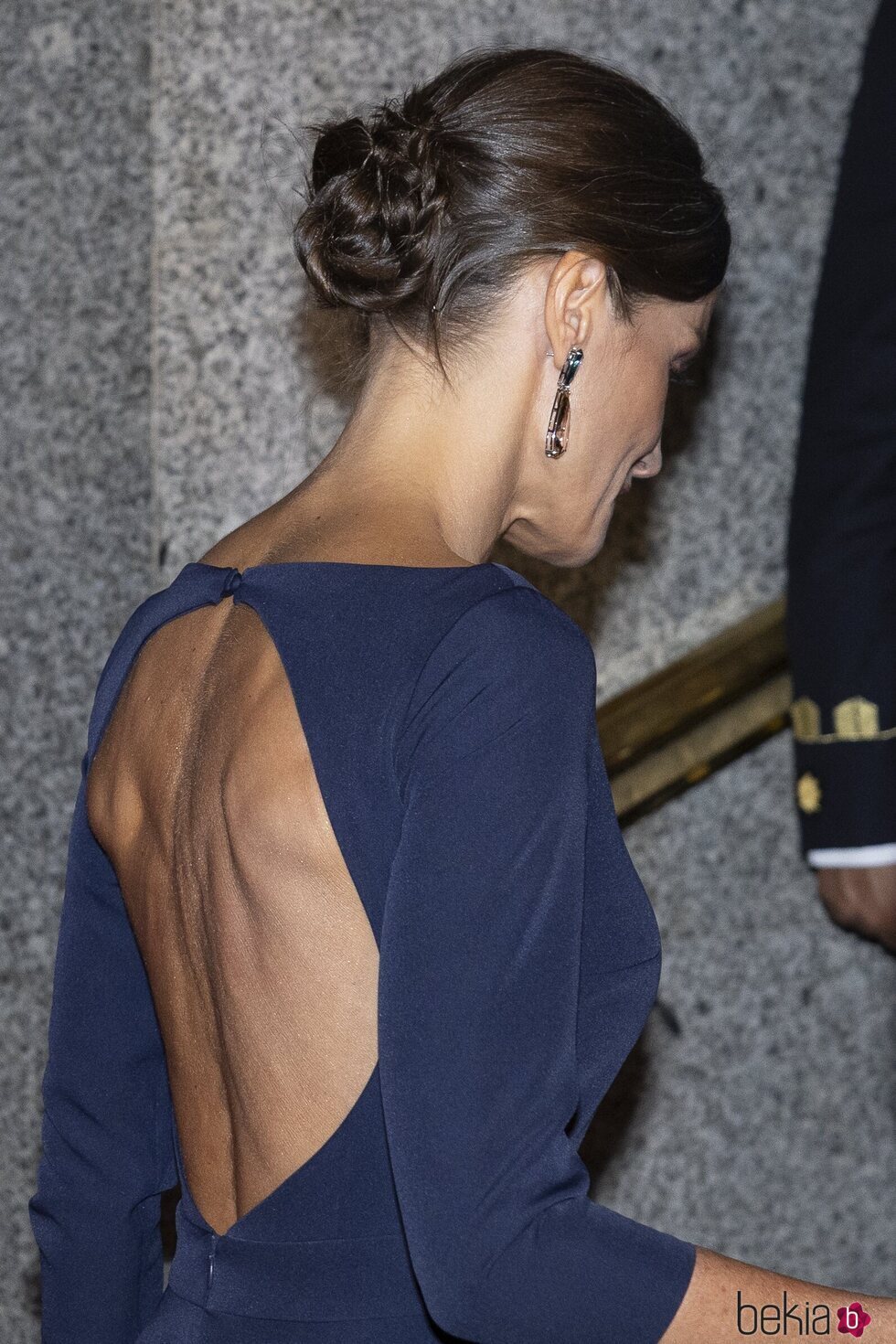 La musculada espalda de la Reina Letizia en el estreno de 'Aída' en el Teatro Real