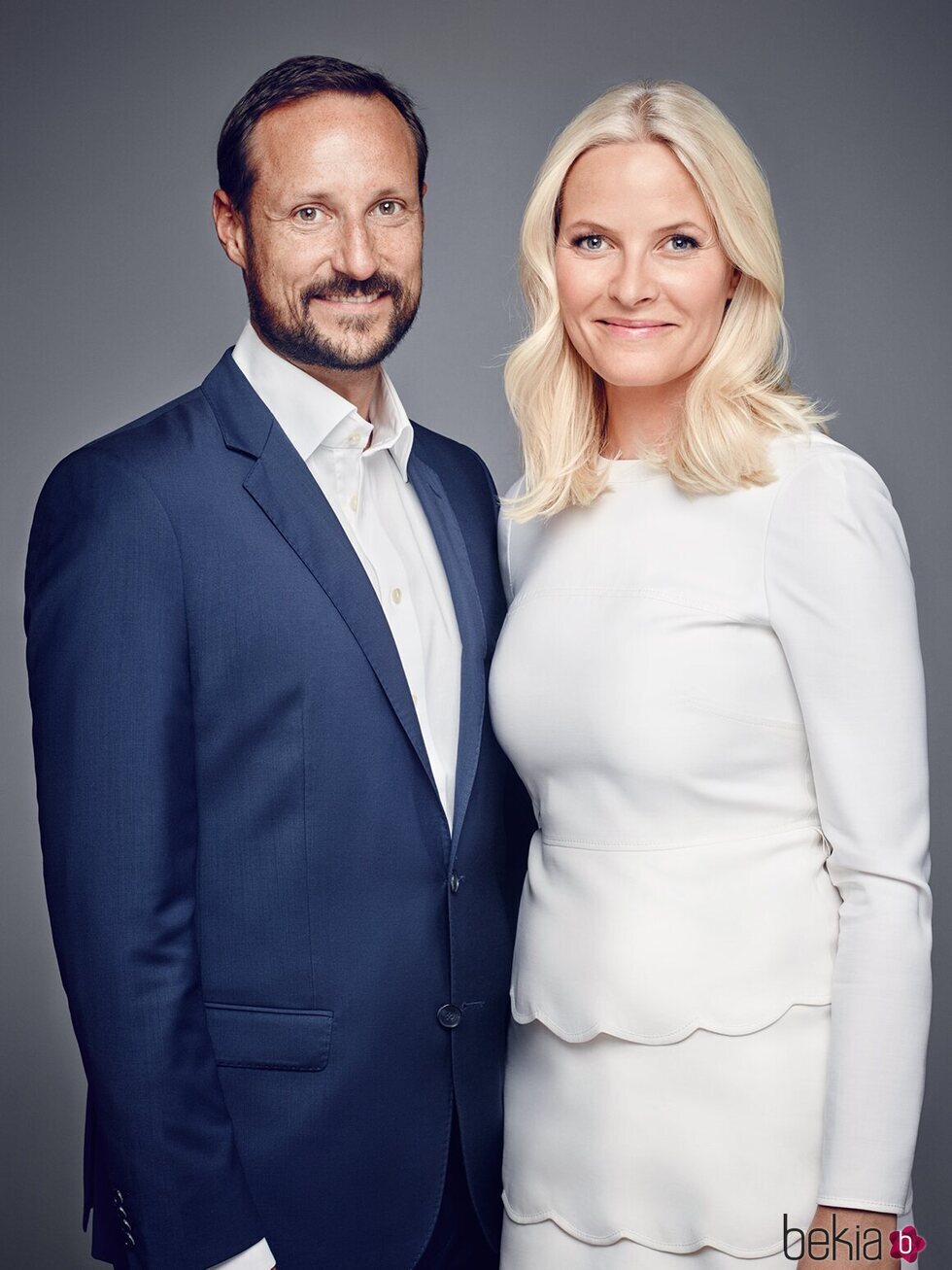 Haakon y Mette-Marit de Noruega en un retrato oficial