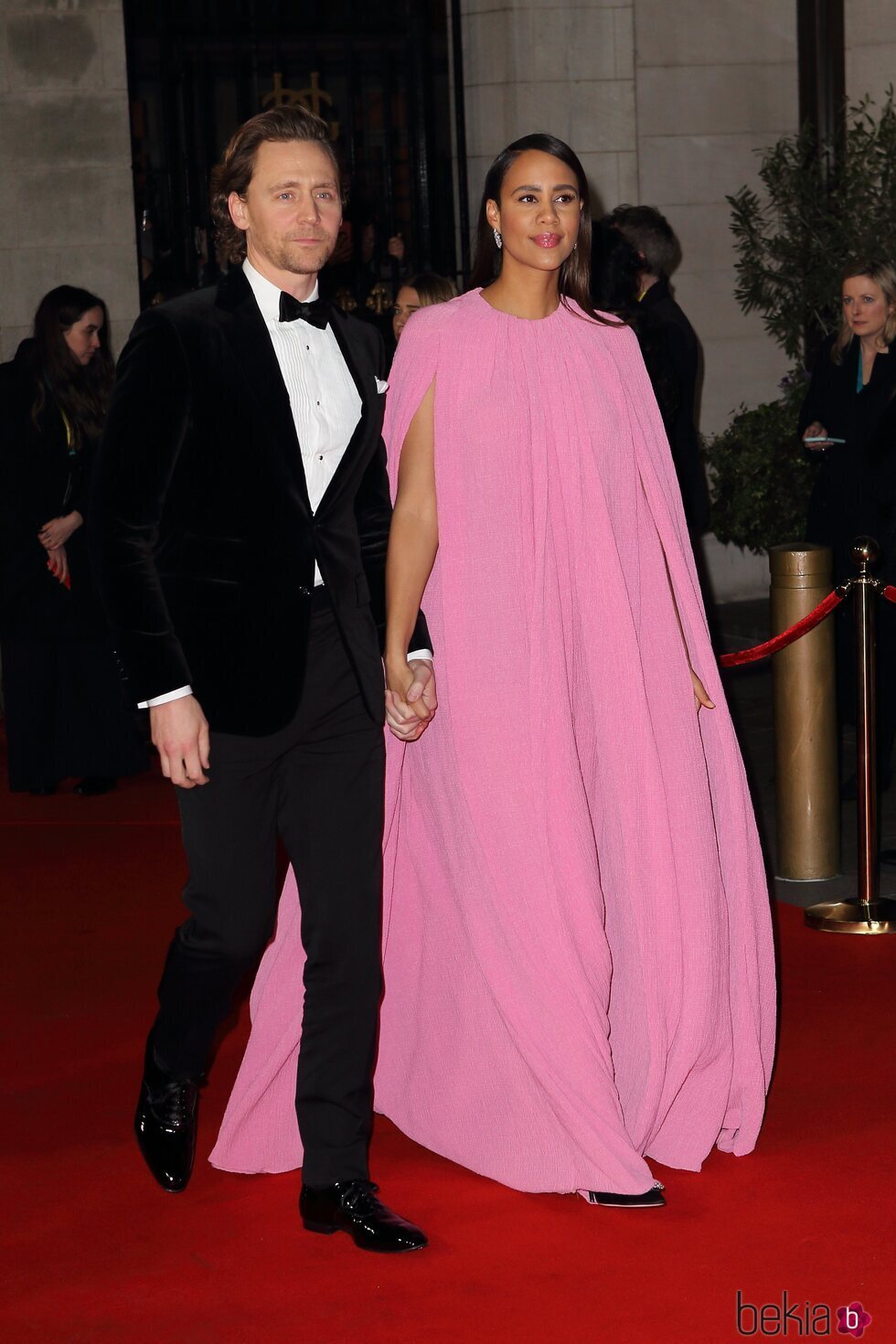 Zawe Ashton y Tom Hiddleston en los Premios BAFTA 2022