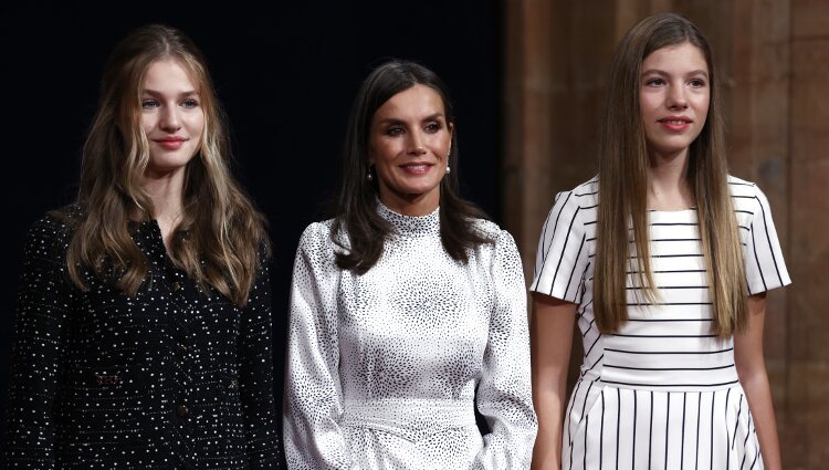 La Reina Letizia, la Princesa Leonor y la Infanta Sofía en las audiencias de los Premios Princesa de Asturias 2022
