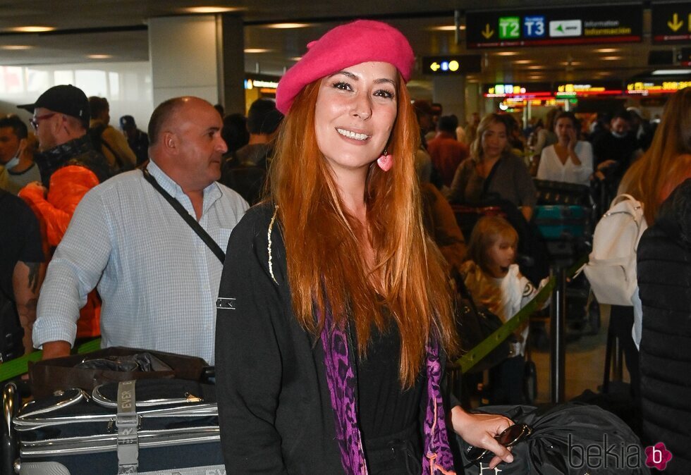 Rosario Mohedano en el aeropuerto antes de partir a Nueva York