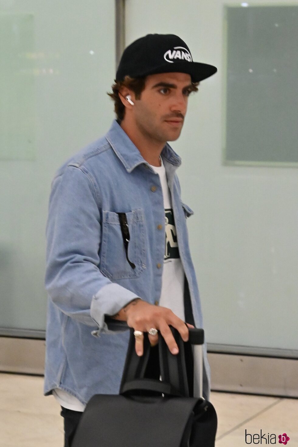 Álvaro de Luna en el aeropuerto de Madrid