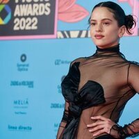 Rosalía posando en Los 40 Music Awards 2022