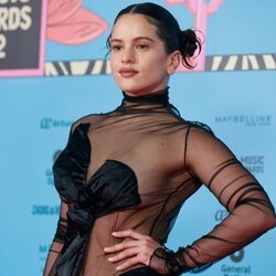 Rosalía posando en Los 40 Music Awards 2022
