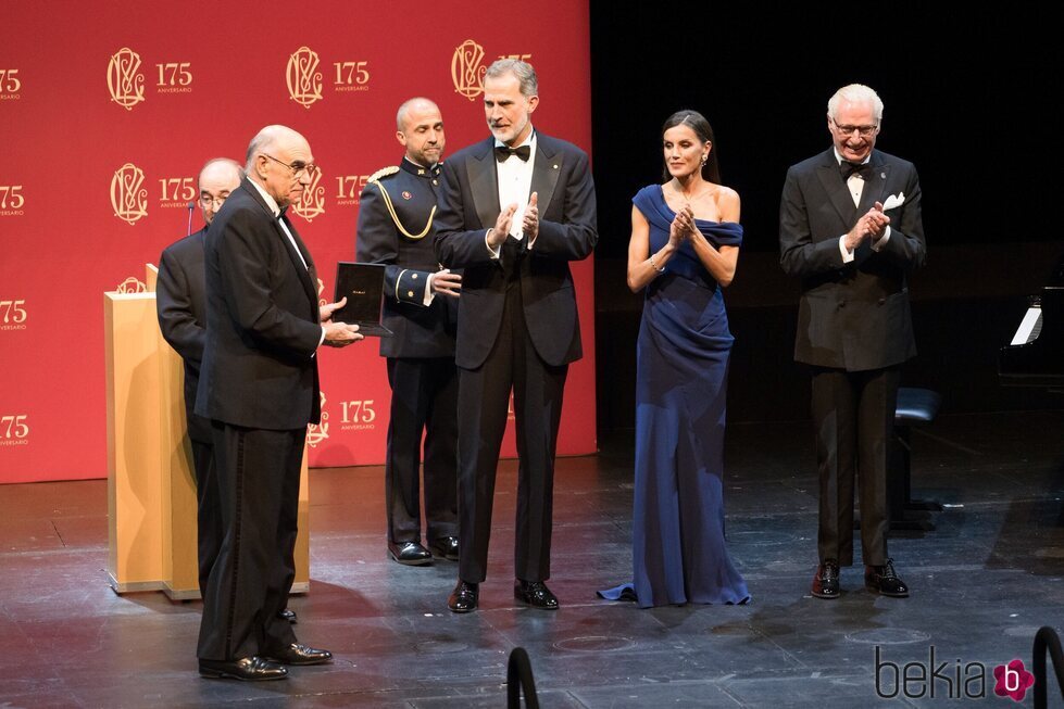 Los Reyes Felipe y Letizia acuden al Gran Teatro Liceo en su 175 aniversario