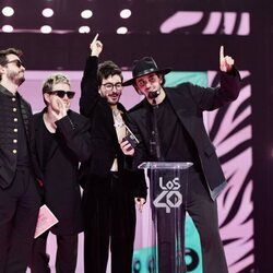 Morat recogiendo su premio en la gala de Los 40 Music Awards 2022