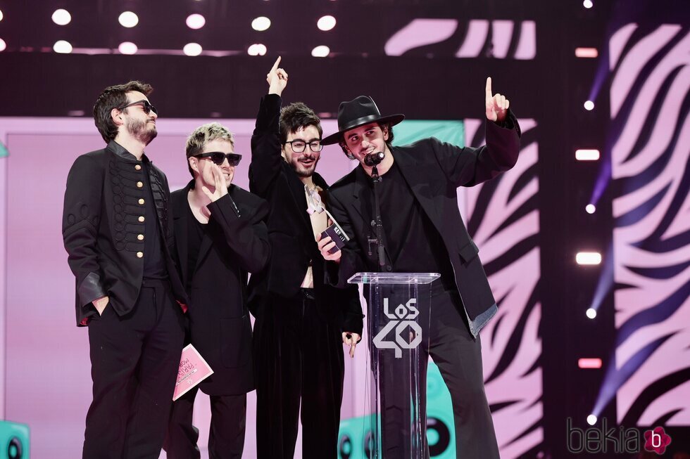 Morat recogiendo su premio en la gala de Los 40 Music Awards 2022