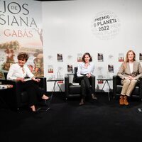Sonsoles Ónega, Cristina Campos, Luz Gabás y José Crehueras en la presentación de las novelas ganadora y finalista del Premio Planeta 2022