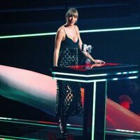 Taylor Swift recoge uno de sus premios en los MTV EMA 2022