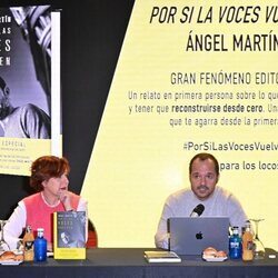 Ángel Martín en una rueda de prensa de su libro 'Por si las voces vuelven'