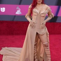 Karol G en la alfombra roja de los Latin Grammy 2022