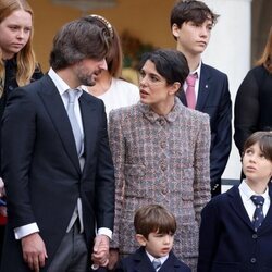 Carlota Casiraghi y Dimitri Rassam con sus hijos en el Día Nacional de Mónaco 2022