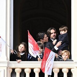 Carlota Casiraghi y Dimitri Rassam con sus hijos y los hijos de Andrea Casiraghi y Tatiana Santo Domingo en el Día Nacional de Mónaco 2022