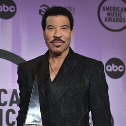 Lionel Richie, galardonado en los American Music Awards 2022