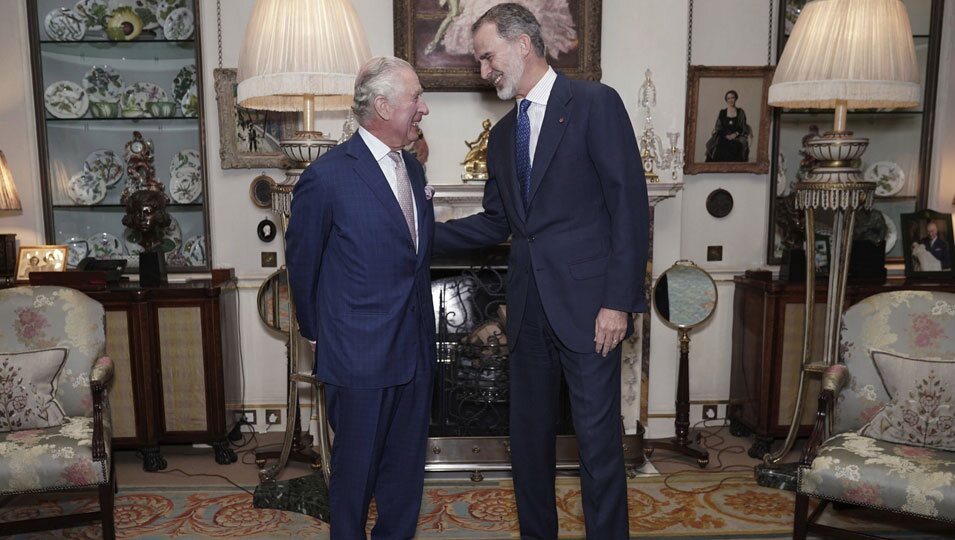 El Rey Carlos III y Felipe VI en su encuentro en Clarence House