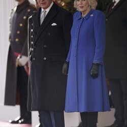 Los Reyes Carlos y Camilla en la ceremonia de bienvenida al Presidente de Sudáfrica por su Visita de Estado a Reino Unido