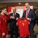 El Rey Felipe VI recibe la camiseta de la Selección Española de Gavi en el Mundial de Catar