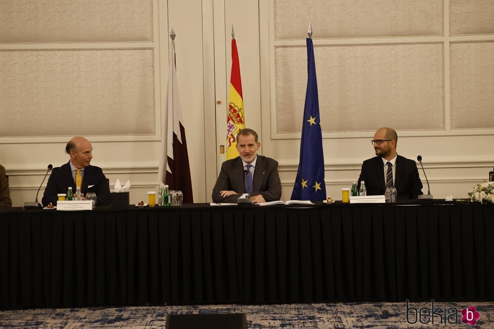 El Rey Felipe VI en un encuentro con una representación de empresas españolas en Catar