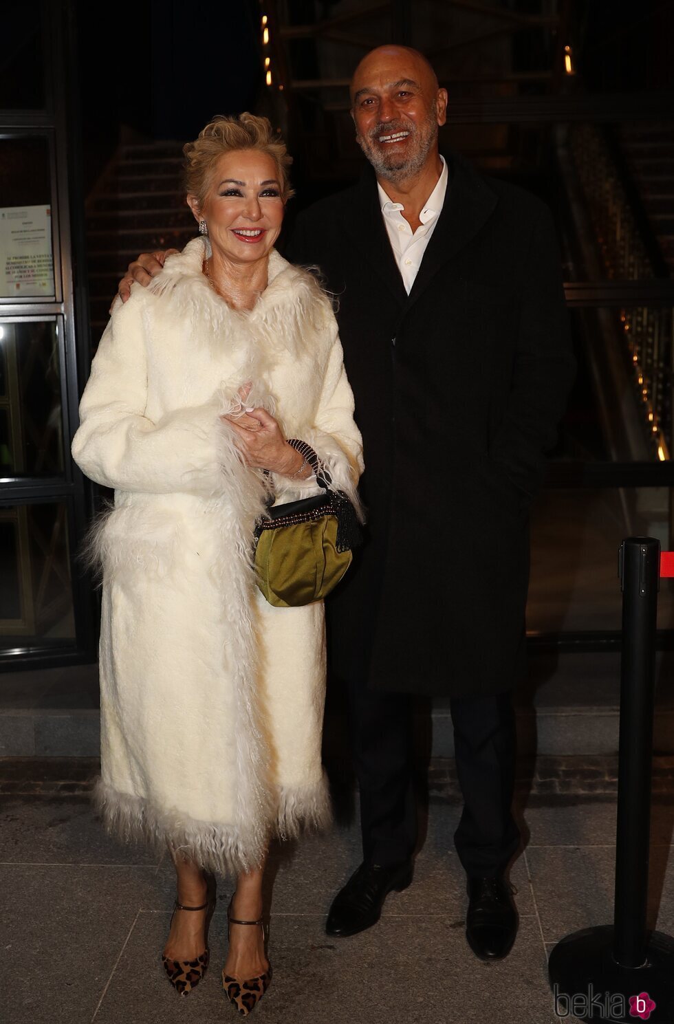Ana Rosa Quintana y su marido en la fiesta de Navidad 2022 de Unicorn